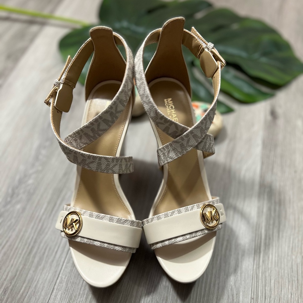 Michael Kors Carmen Logo Faux Leather Wedge Sandal ✨brand new✨No box - Picture 3 of 8